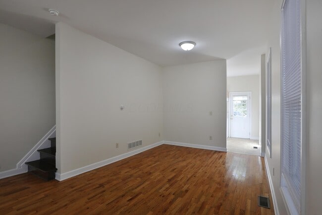 Building Photo - 127 E Hudson St
