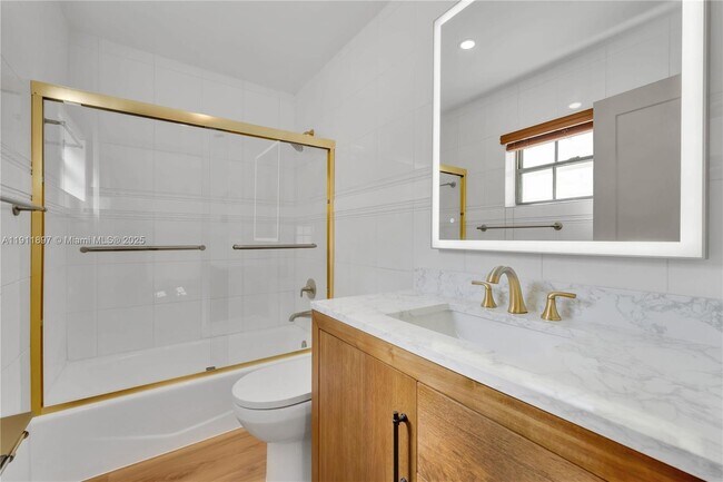 Building Photo - 443 SW 21st Rd