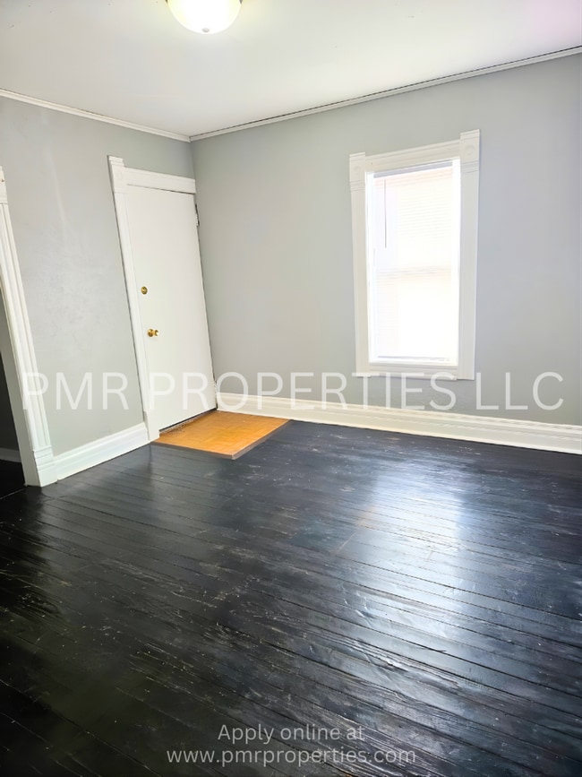 Building Photo - 231 S 4th St