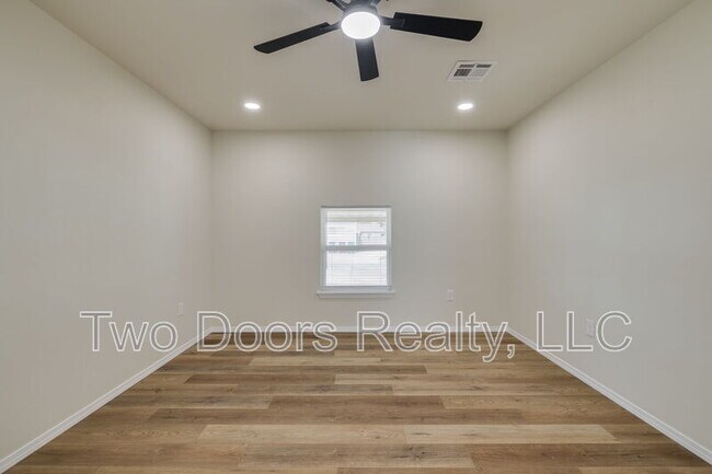 Building Photo - 2416 NW 40th St