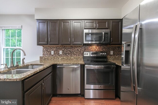 Building Photo - 1043 Downing Ct