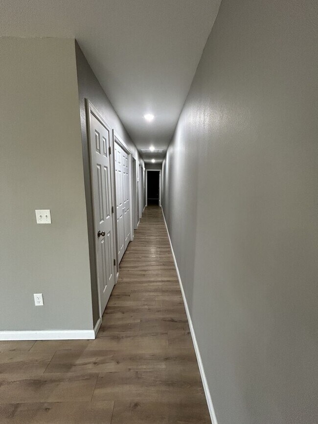 Building Photo - 718 Columbus St