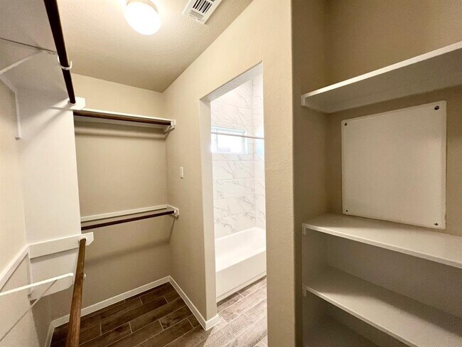 Building Photo - 200 Living Reef Dr
