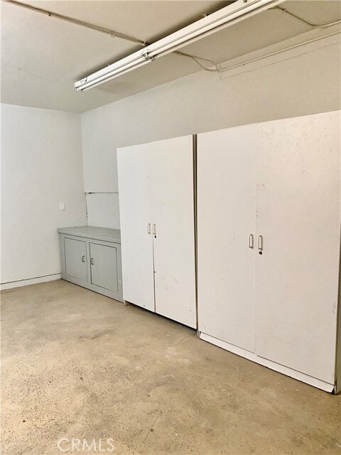 Building Photo - 2323 Eastbluff Dr