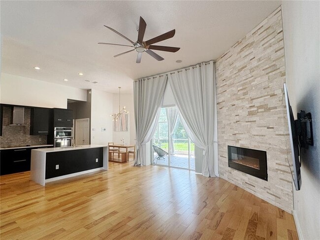Building Photo - 824 Palm Cove Dr