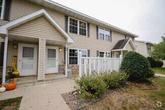 Building Photo - Spacious 2-story townhouse with extra gara...