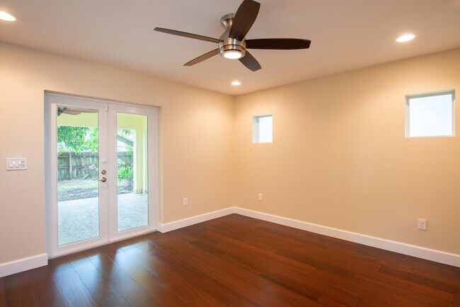 Building Photo - 364 Orange Way