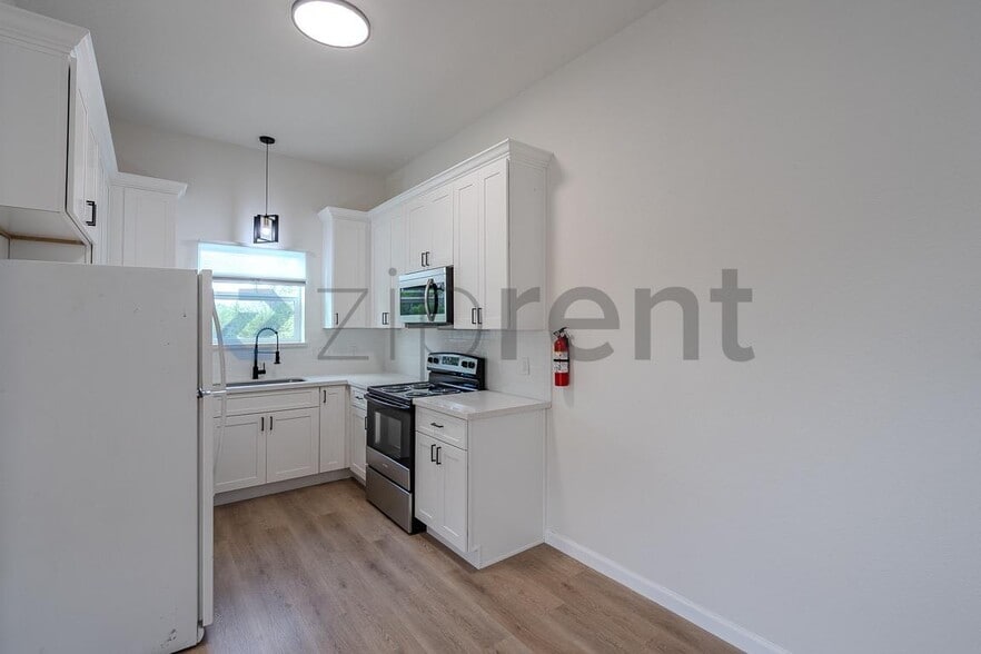 Building Photo - 303 Cartersville St