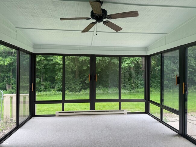 Building Photo - 329 Sandbrook Dr