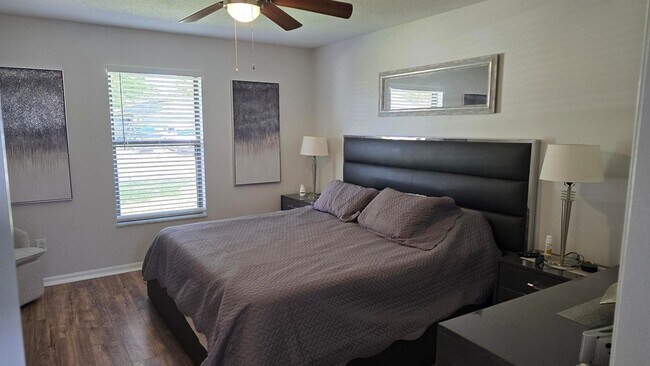 Building Photo - 670 Nobles St