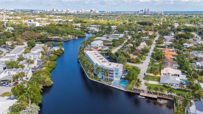 Building Photo - 801 NE 18th Ct