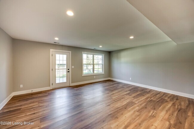Building Photo - 114 N Elm Grove Ave
