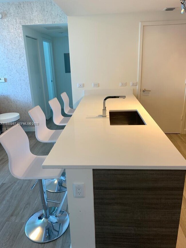 Building Photo - 1100 S Miami Ave