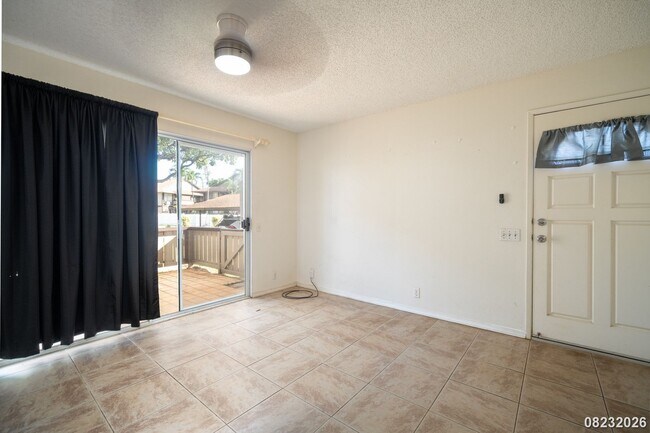 Building Photo - 91-1059-1059 Puamaeole St