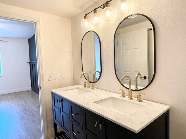 Building Photo - 6511 Emerald Dunes Dr