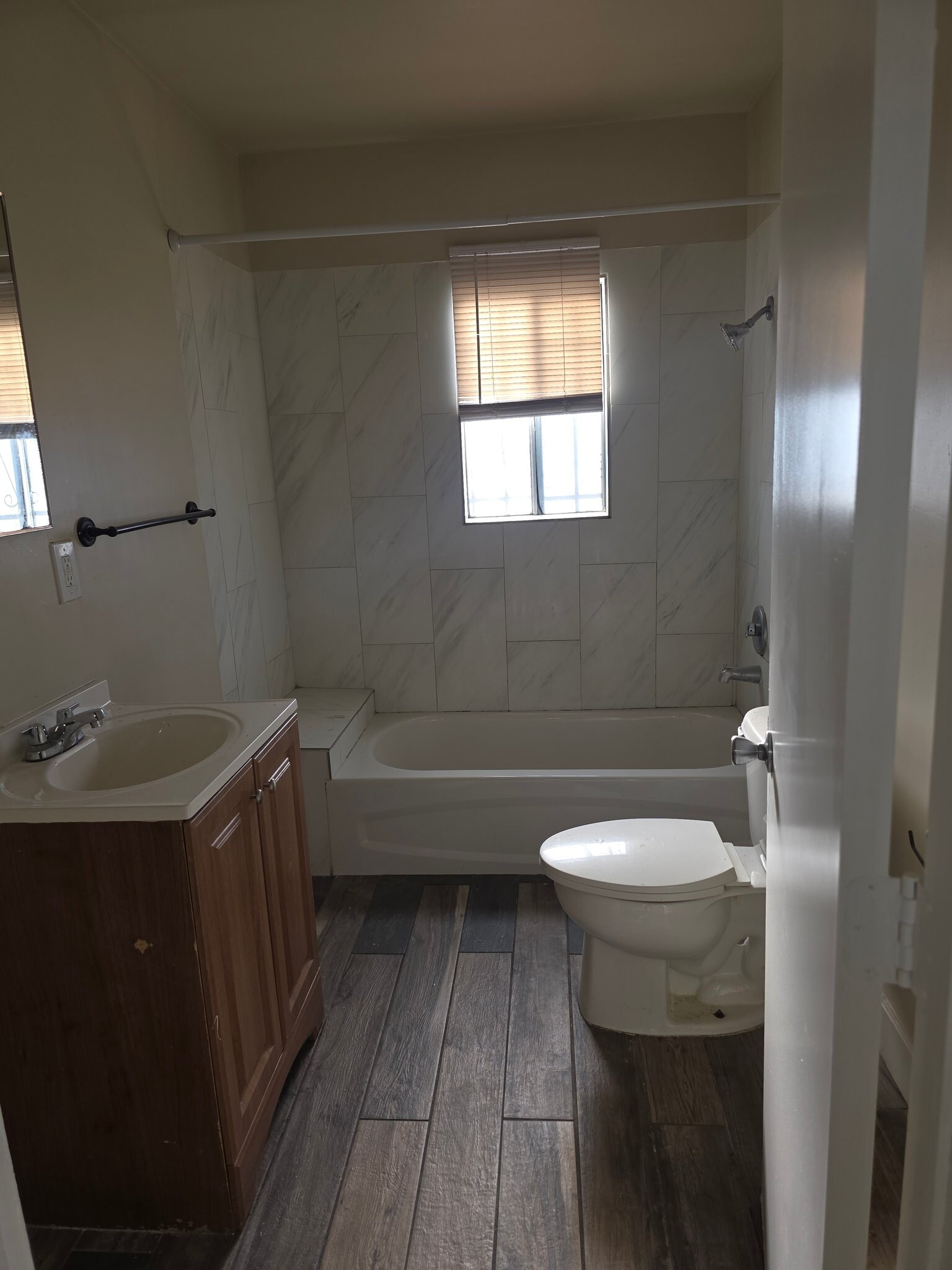 Building Photo - 416 E 115th St