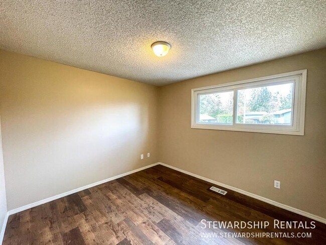 Building Photo - 3620 SE 36th Cir