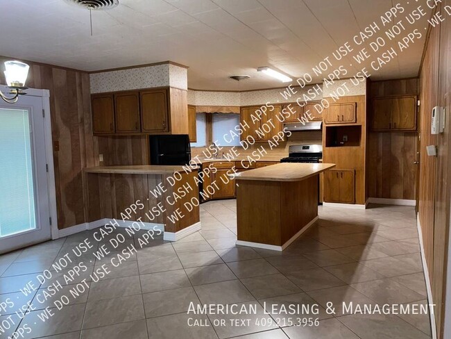 Building Photo - 3549 Drexel Ave