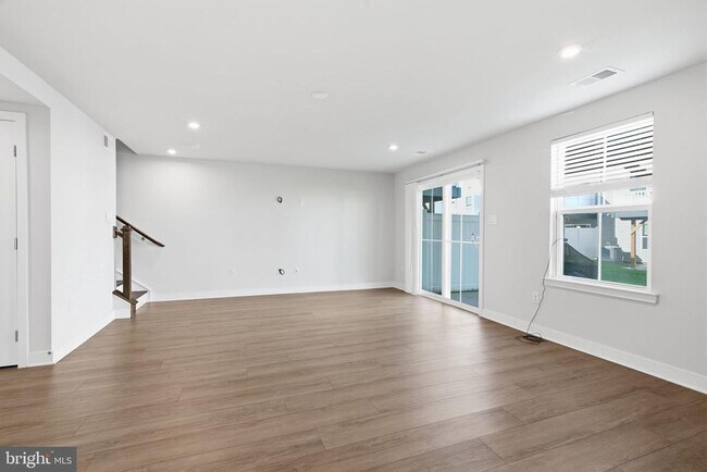 Building Photo - 30 Dolcie Ln