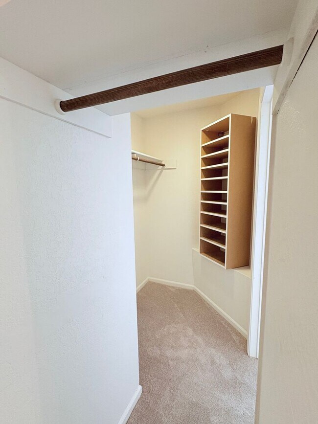 Building Photo - Spacious 2bd/2bath + Den home in gorgeous community (there's a lake!)