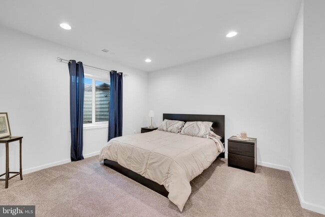 Building Photo - 42530 Oxford Forest Cir