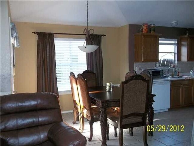 Building Photo - Picadilly Ridge Coming Soon Home (Showings start 5/30 by appt only)