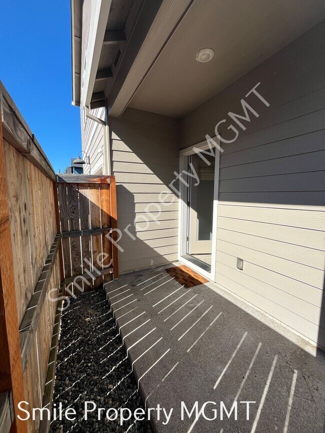 Building Photo - 14611 SW 78th Ave
