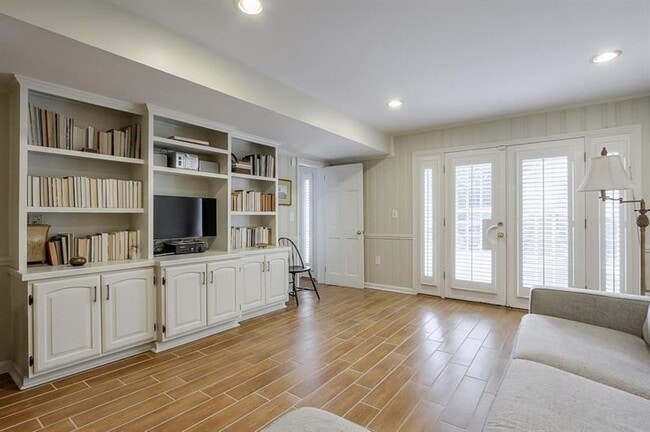 Building Photo - 42 Pine Lake Dr NW