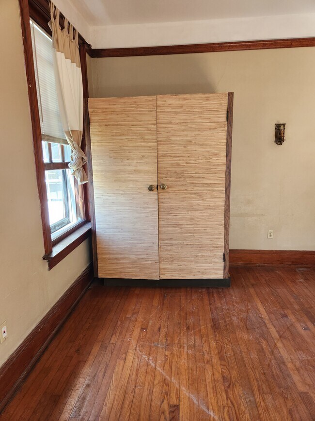 Building Photo - 420 W Sumner St