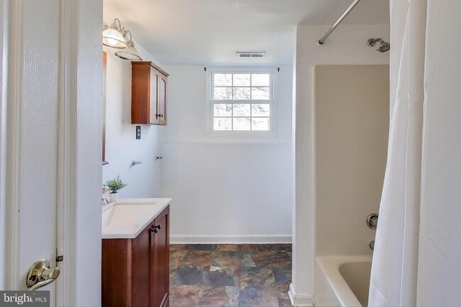 Building Photo - 1404 Pacific Ave