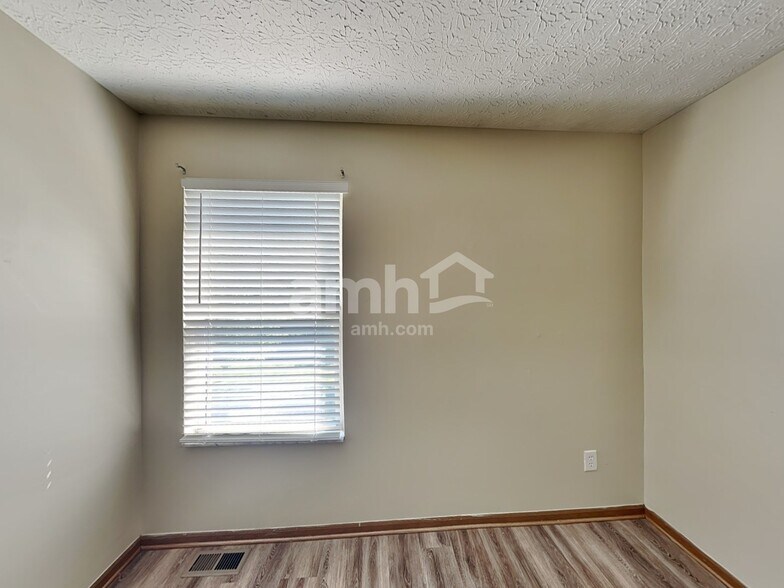 Building Photo - 1333 Sandrell Dr