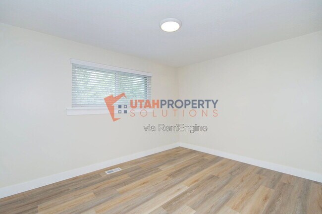 Building Photo - 3910 1040 E