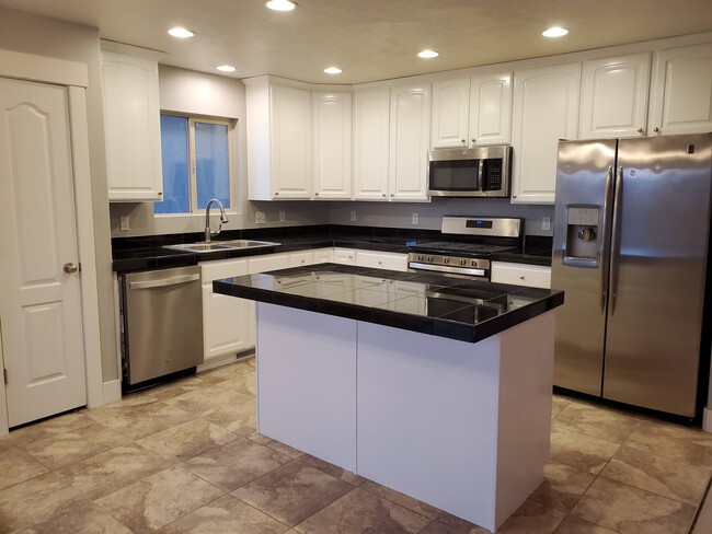 Kitchen - 2755 Shady Hollow Lane