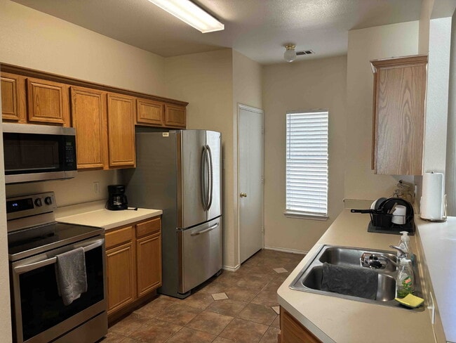 Building Photo - 3944 Brandon Park Dr