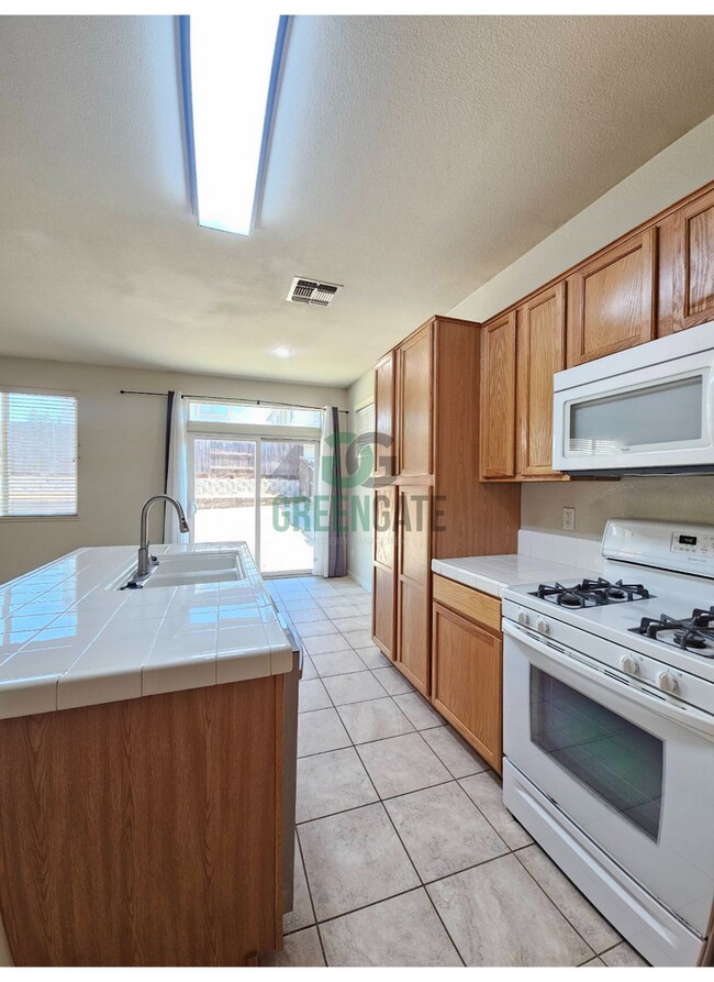 Building Photo - Lovely 1 Story Home in Riverpointe Communi...