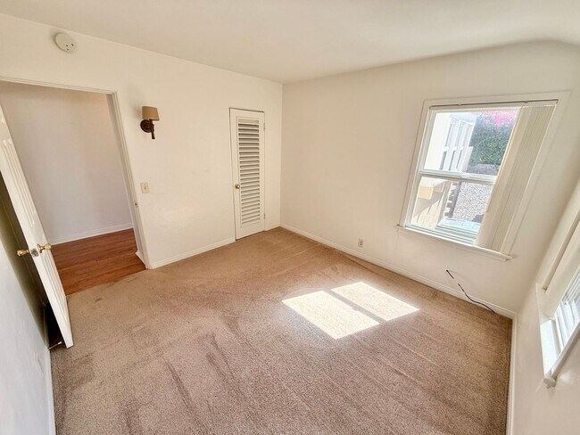 Building Photo - Beautiful 3 bed/1 bath unit in San Clemente