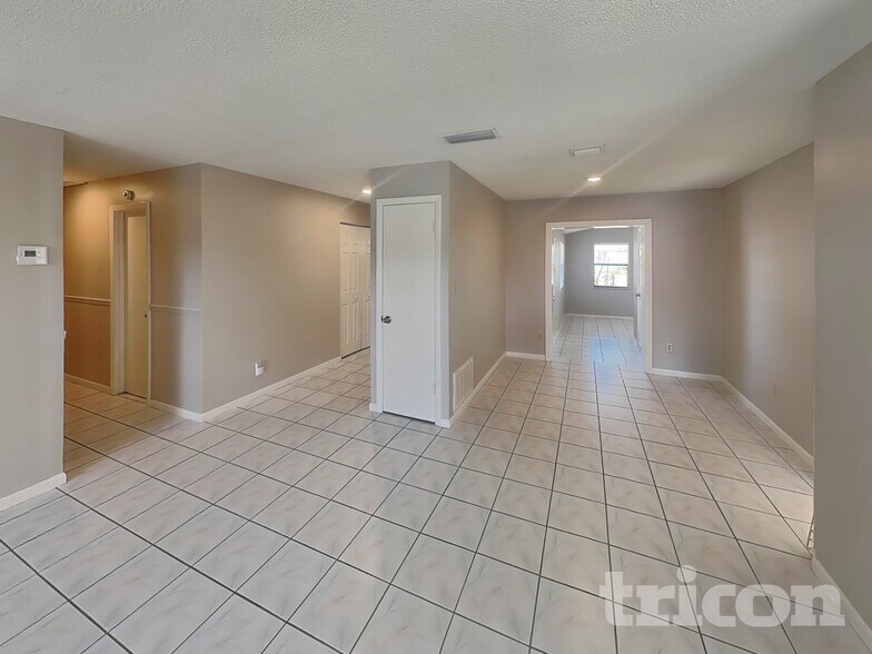 Building Photo - 120 Waverly Dr
