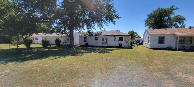 Building Photo - 2314 W Maple Ave