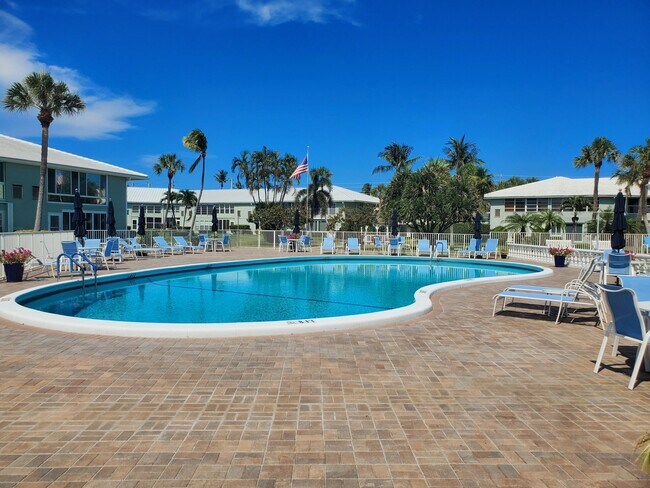 Building Photo - 5530 N Ocean Blvd