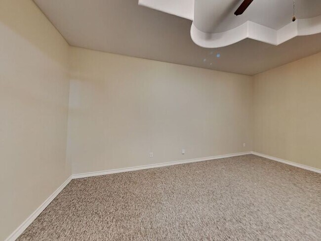 Building Photo - *No Application Fee* *$500 off First Month...