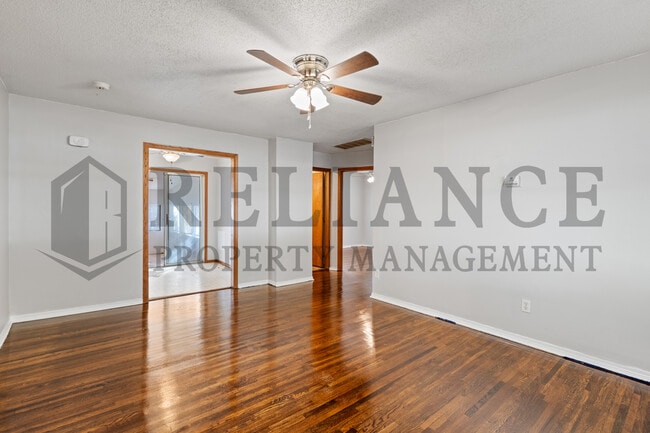 Building Photo - 918 N Clara St