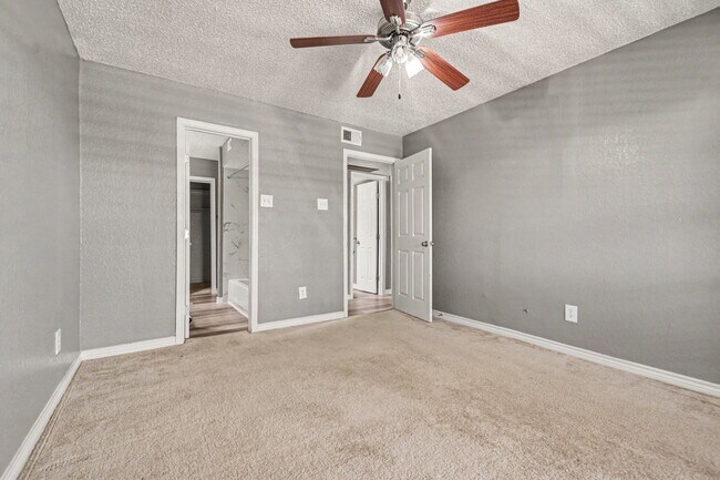 Building Photo - 3645 W Northgate Dr