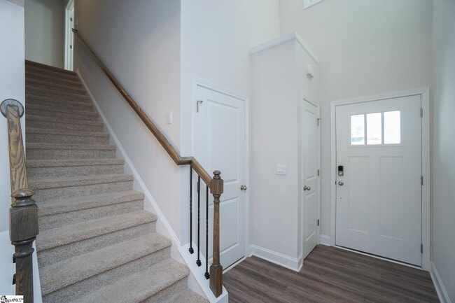 Building Photo - 204 Reynard Trl