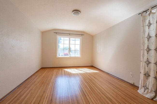 Building Photo - Single Family Home