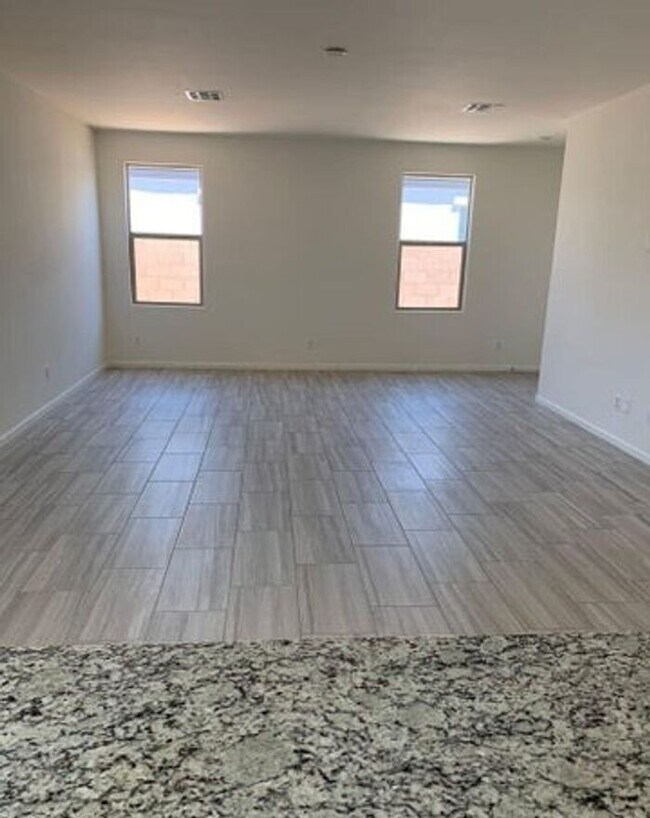 Building Photo - This stunning 4-bedroom, 2-bathroom home l...