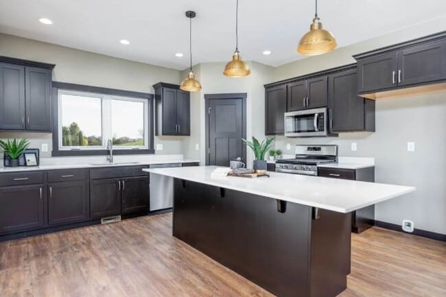 Building Photo - 4 bedroom 3 bath Twinhome for Rent!!! NO A...