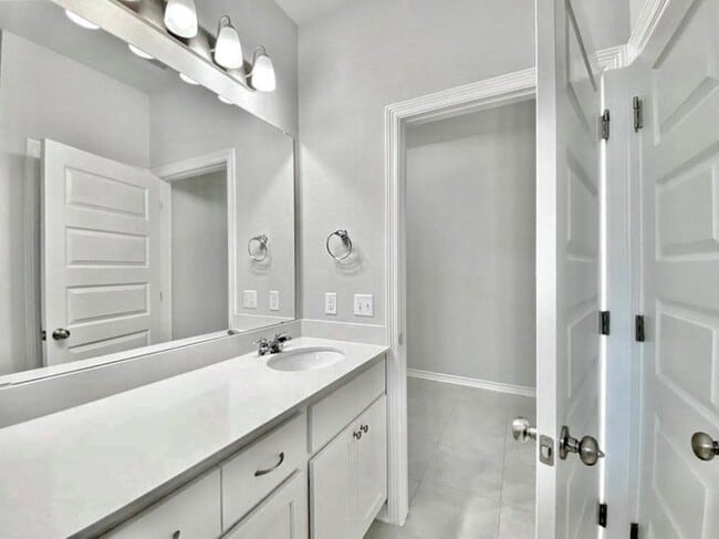 Building Photo - 816 Alta Wy