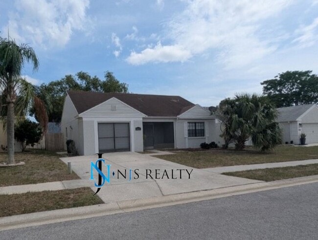 Building Photo - Large 2/2/1 with community pool, primary s...