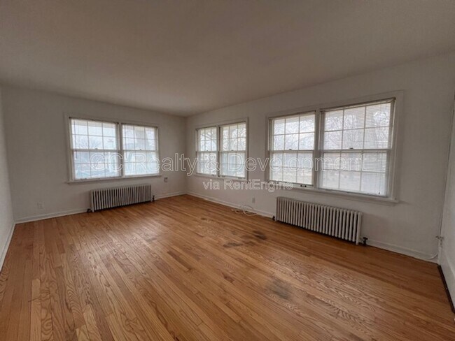 Building Photo - 20 N 5th Ave