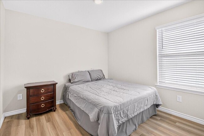 Building Photo - 1638 Comfy Wy